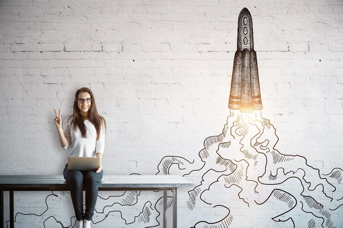 Female founder starting a business with 1000 dollars