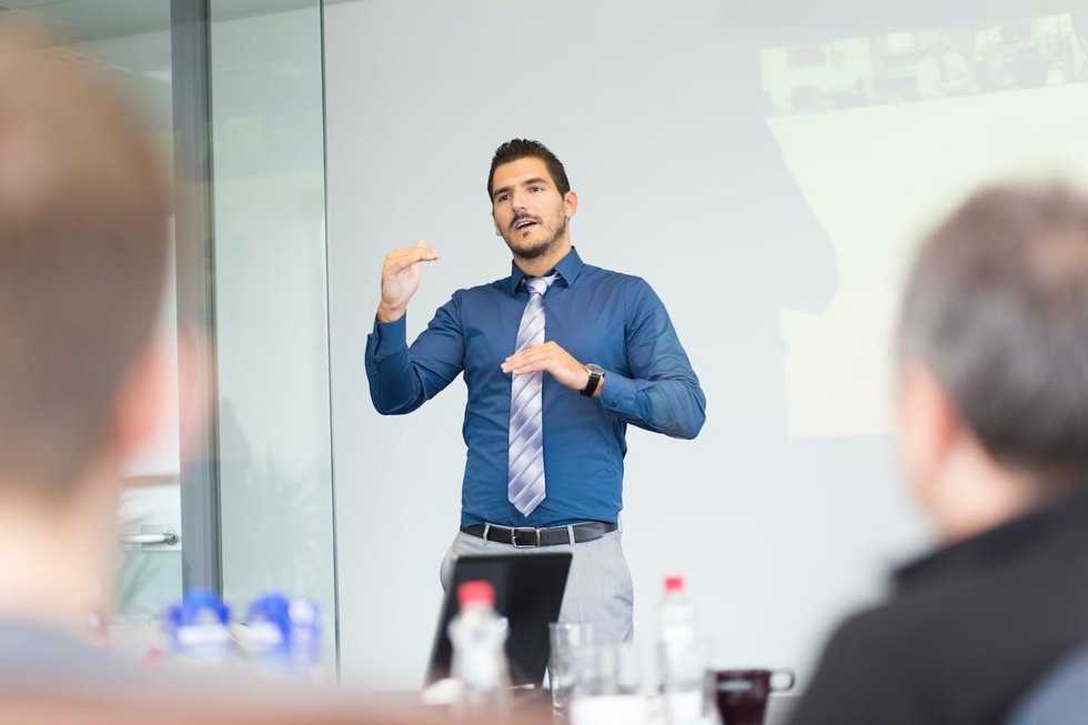 investor pitch meeting