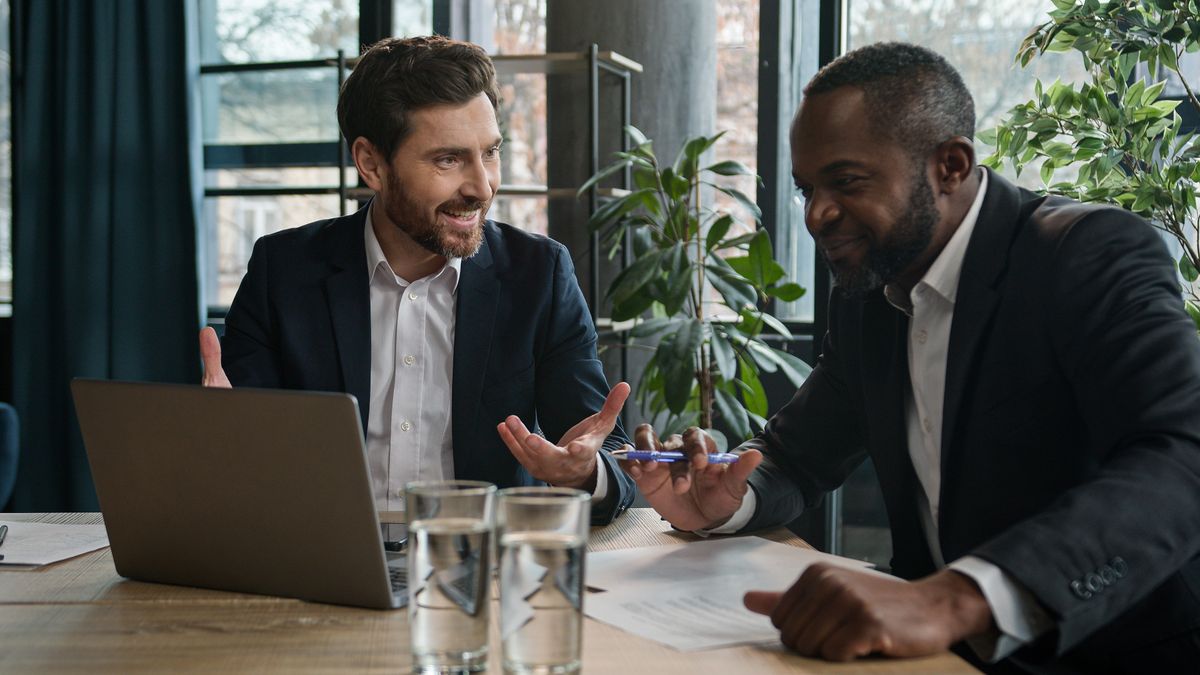 Small business owner talking to a mentor for free support