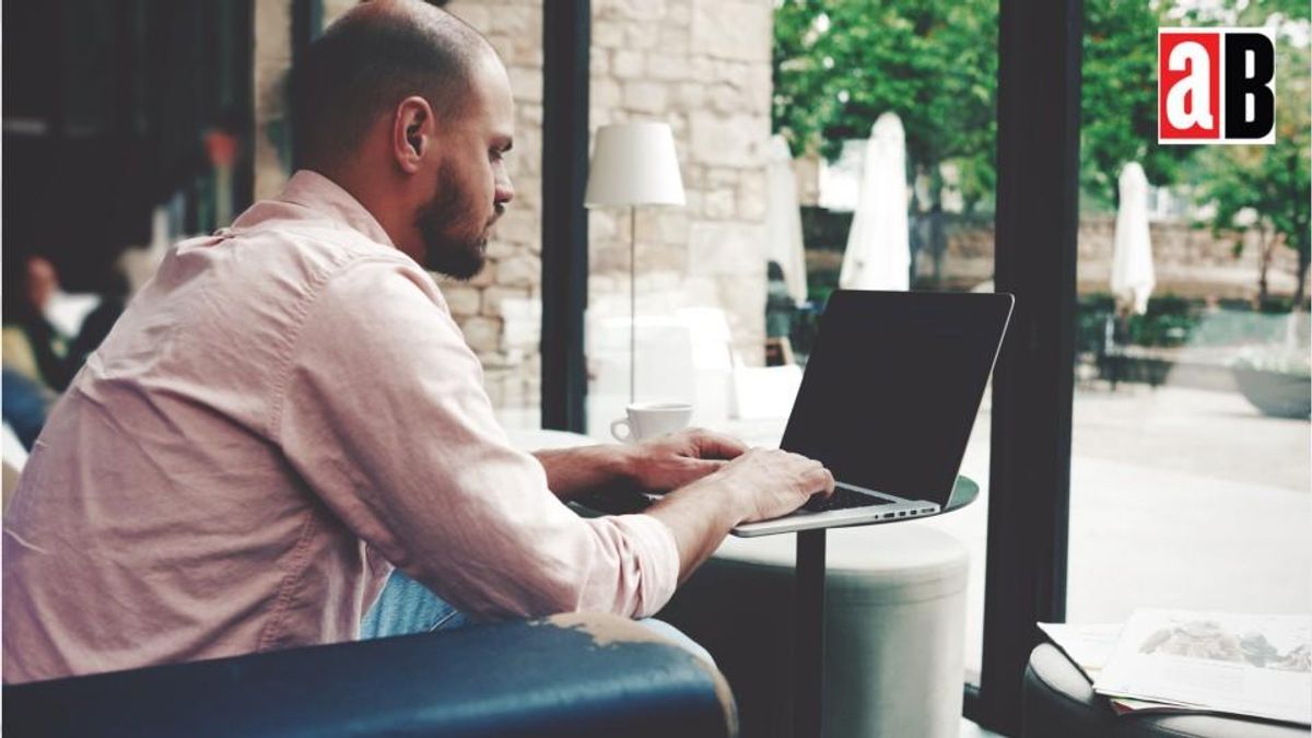 Small business owner trying to collect prospect information