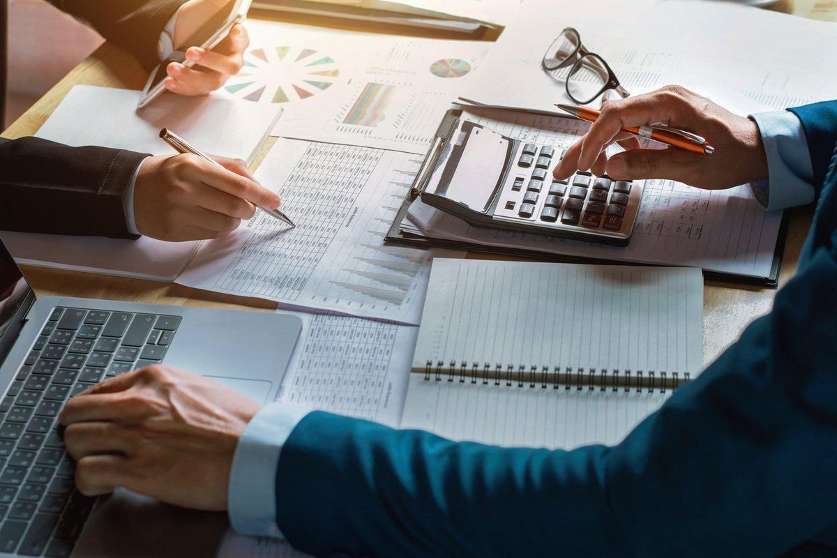 Using a balance sheet to help keep track of business finances